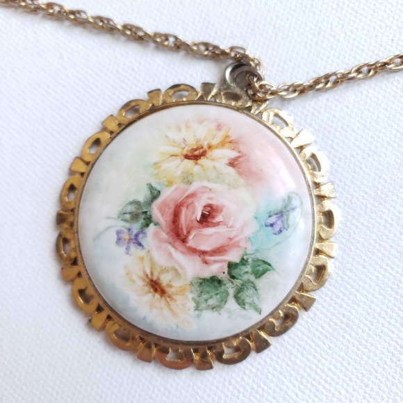 Vintage Large Porcelain Floral Pendant Necklace - Picture 4 of 12